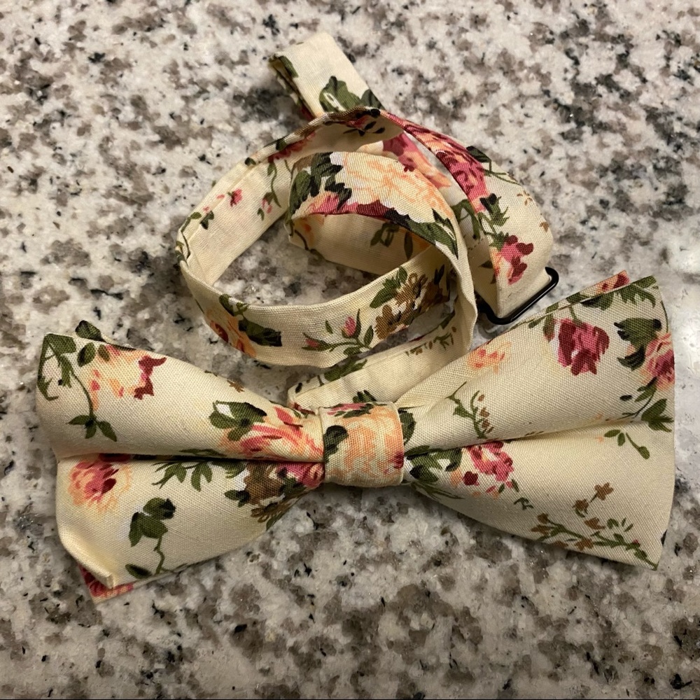 Mens bow tie.